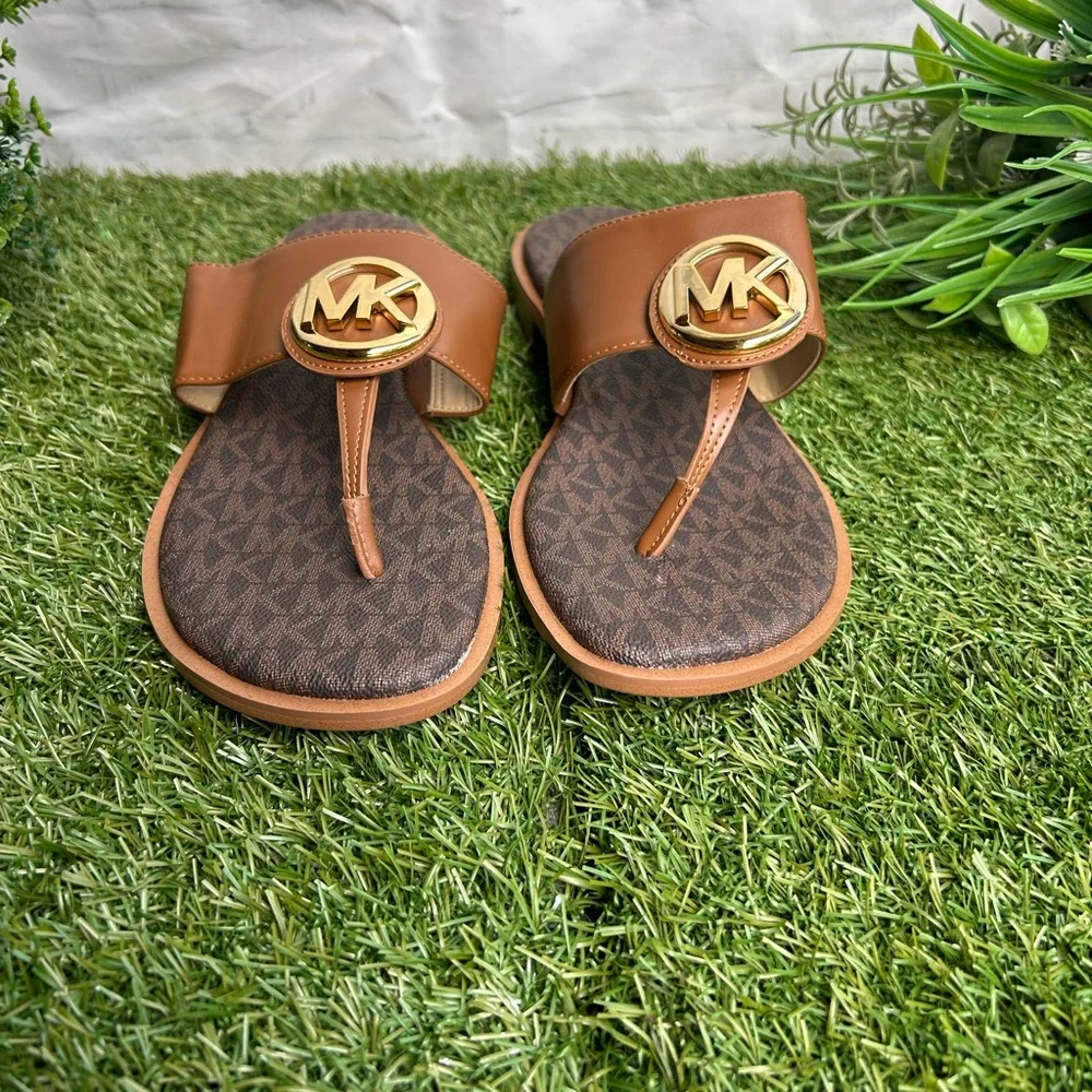 Michael Kors Kellan Thong Luggage 6.5 Brown Leather Sandals with Gold Buckle